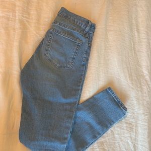 Light High-Rise Skinny Jean
